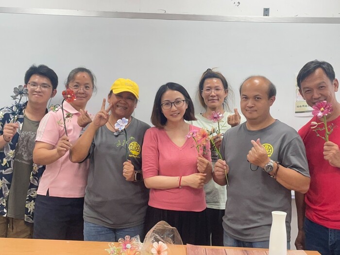 《114年USR-Hub「閒」樂活農業-為台東注入新生力計畫》之 「波斯菊水晶花」圖片