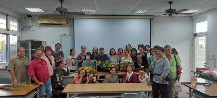 《114年USR-Hub「閒」樂活農業－為台東注入新生力計畫》之 《從田野到花藝：樂活農業在生活美學中的綻放》圖片